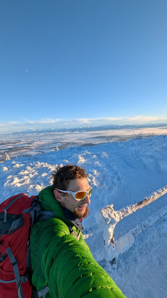 Inwersje, które występowały w okolicach poprzedniego weekendu w górach zdecydowanie zasługują na osobną roleczkę :). To były jedne z lepszych warunków w Beskidach zimą jakie trafiłem… no bo zimą na Babiej to wiadomo, albo huragan, albo śnieg, albo mgła...a najczęściej to wszystko na raz ;)

#beskidy #beskidzywiecki #babiagora #babiahora #diablak #peak #góry #mountains #hory #beskidomaniacy #kochamgory #hiking #wgorachjestwszystkocokocham #jestsuper #motivation #mountains #mountaineer #snieg #zima #zachód #sunset